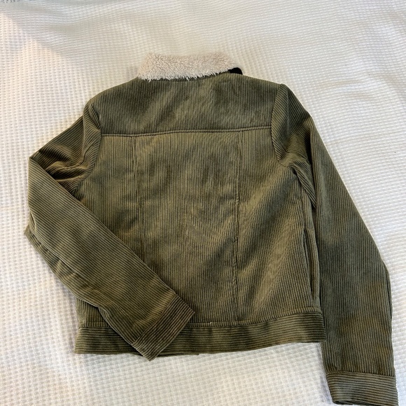 Olive green wide corduroy and faux fur interior - Picture 2 of 5